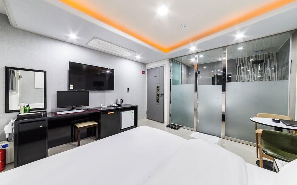 Incheon Crystal Hotel