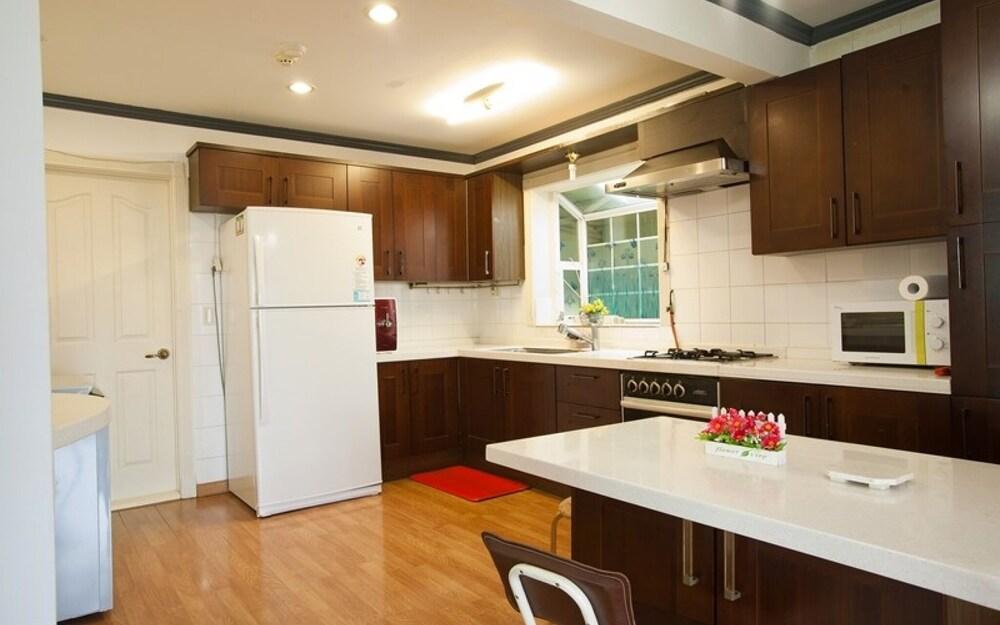 Seoguipo Haebichi House Pension