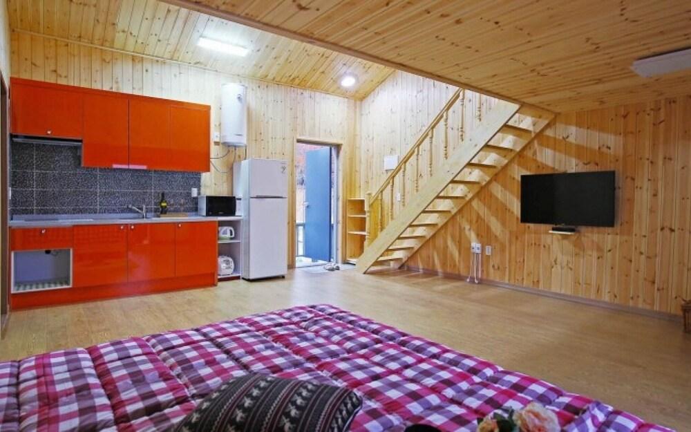 Gyeongju Star Garret Bed and Breakfast