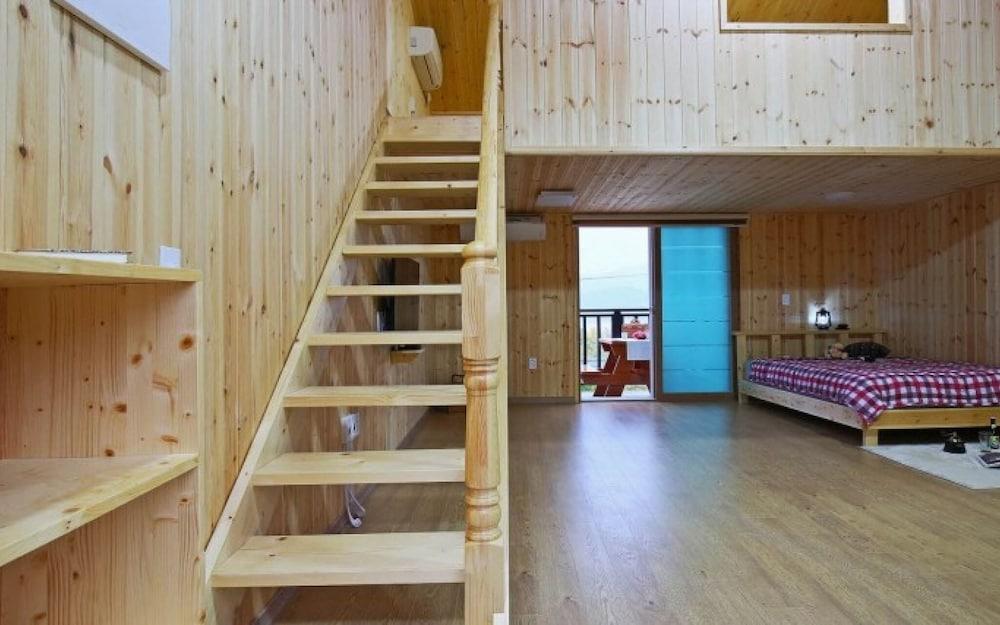 Gyeongju Star Garret Bed and Breakfast