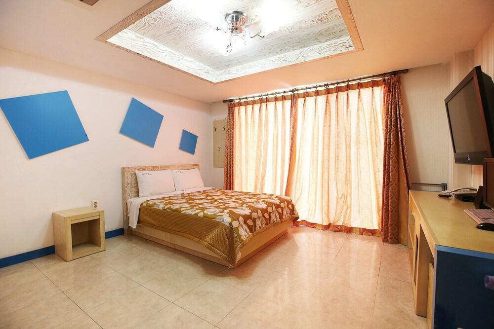 Taean Su Beach Castle