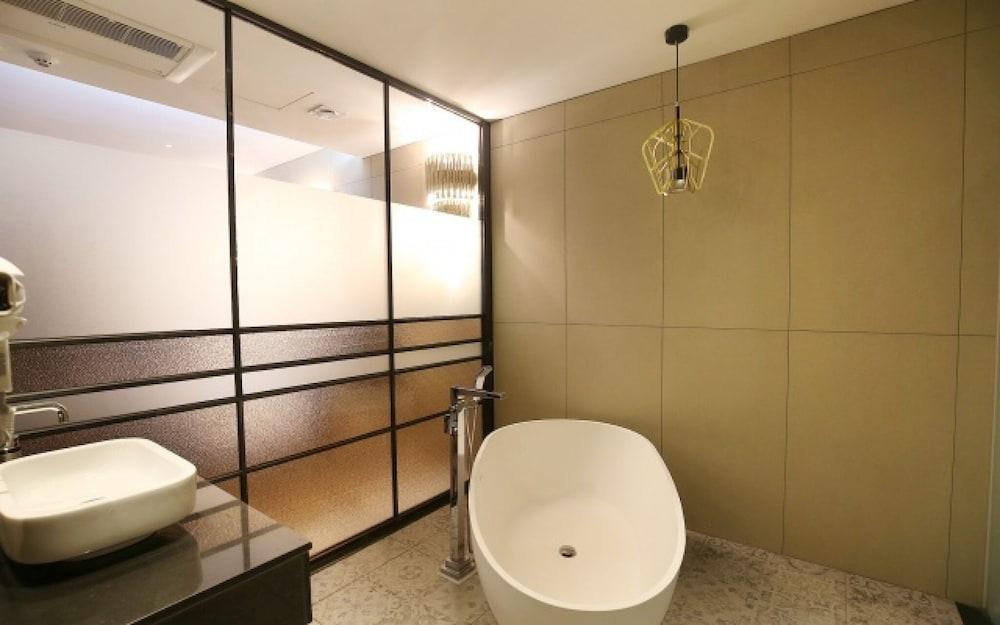 Cheonan La Tree Hotel