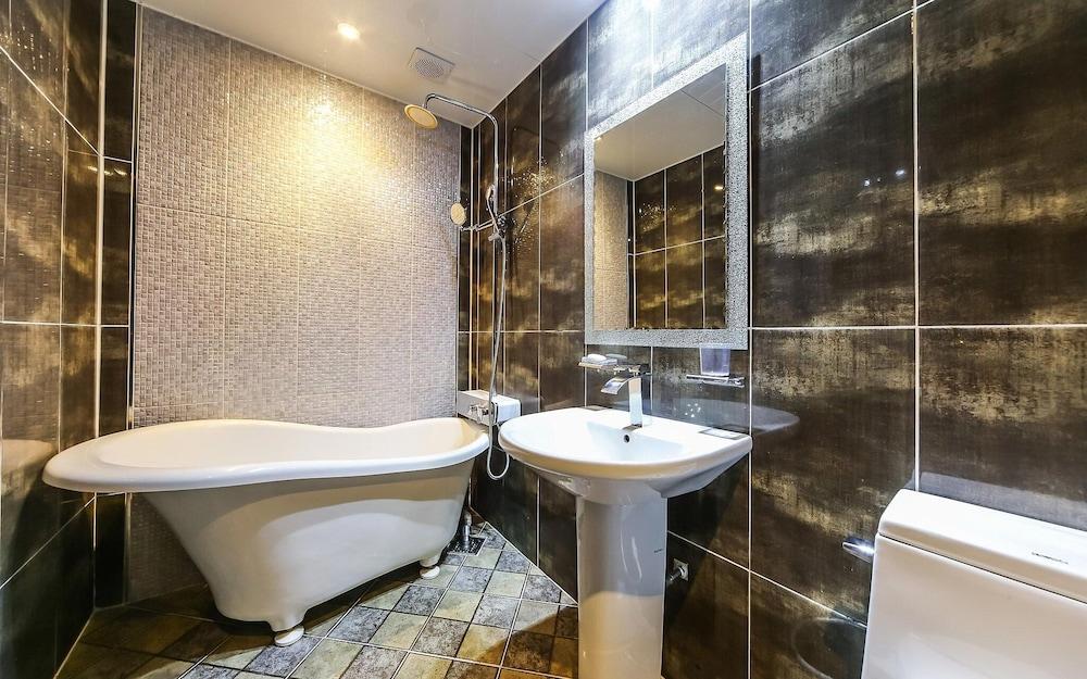 Pohang Youngil Univ Hotel Queens