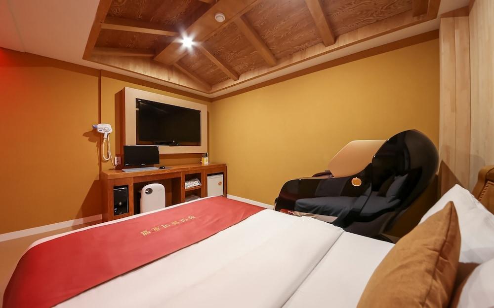 Iksan Hotel Banditburi