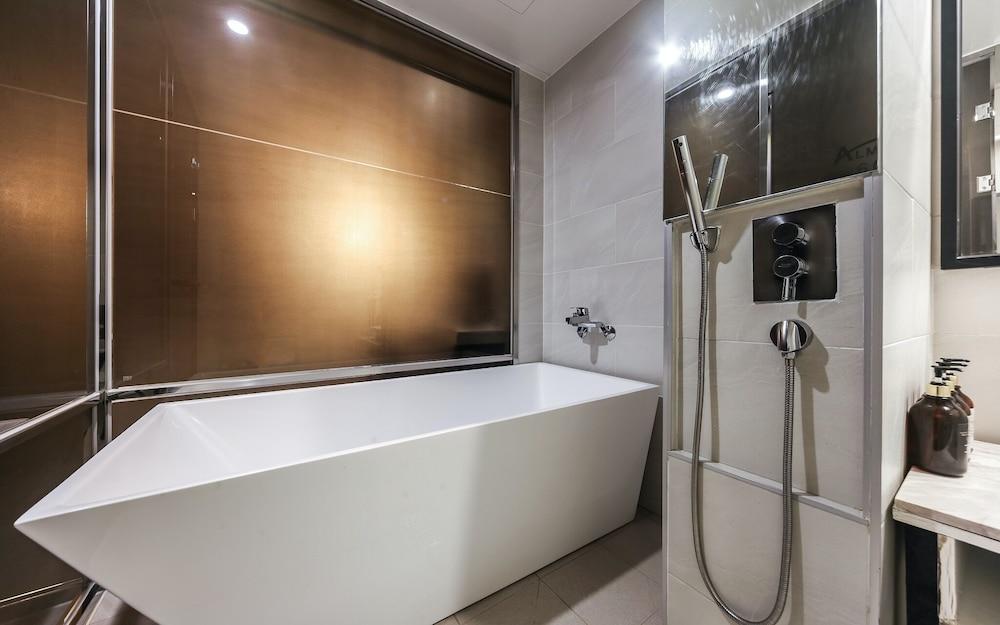 Changwon Masan Hotel Almond