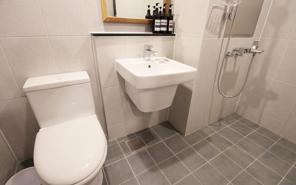 Louis Hotel Busan Beomildong