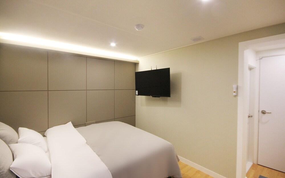 Busan Beomildong Laon Hotel