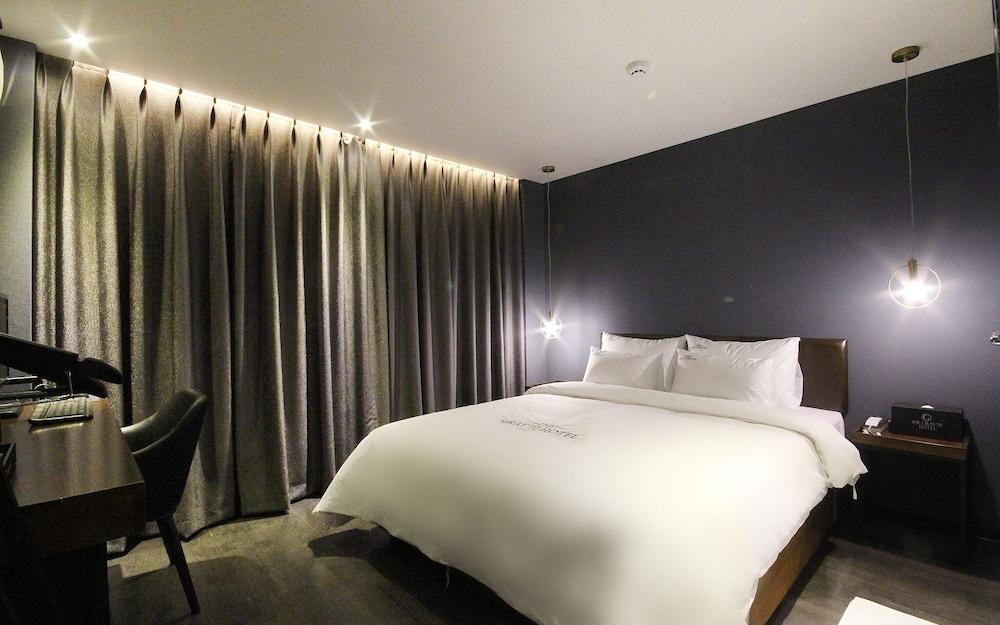 Changwon Jinhae The Gray 70