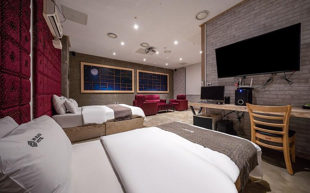 Suwon City Hall Station Block 24