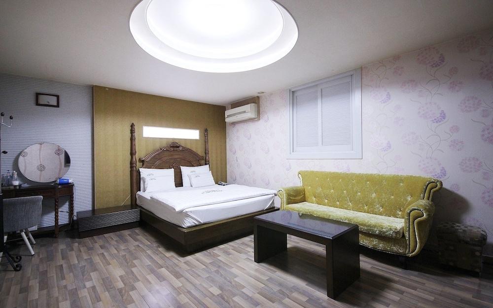 Daegu Icheondong W New York