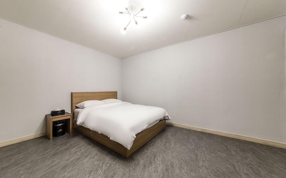 Chuncheon Chocolate Self Check-in Motel