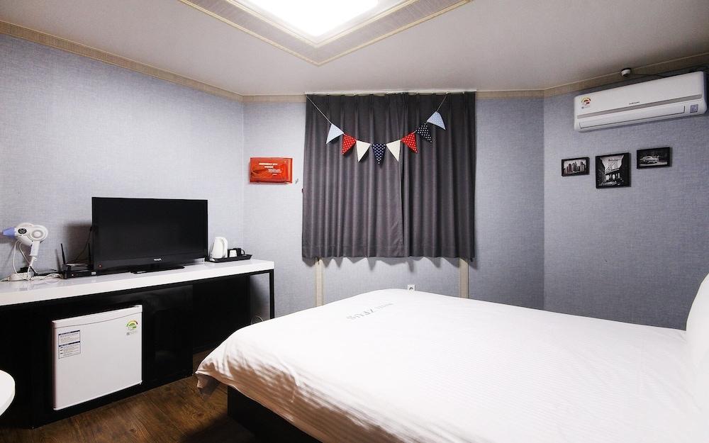 Gwangju Sinandong Zeus