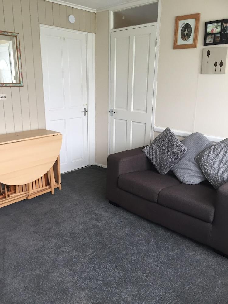 2 bed dog Friendly Chalet on Sunbeach Scratby