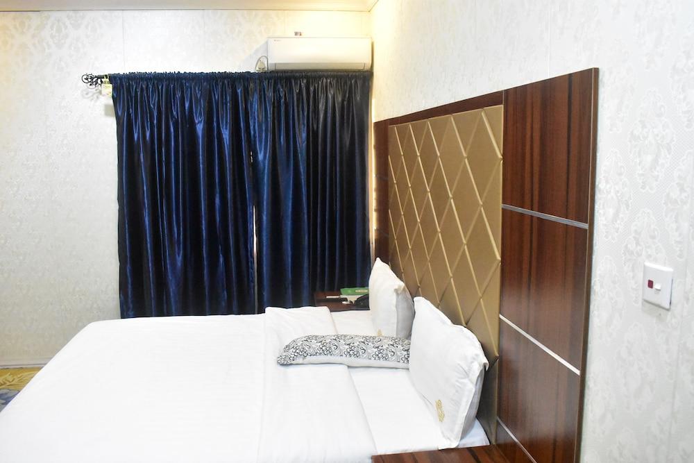 Square Castle Residence