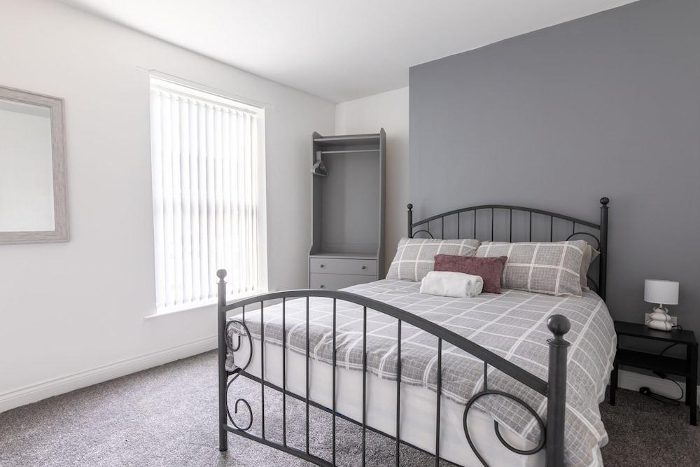 Platform Holderness House