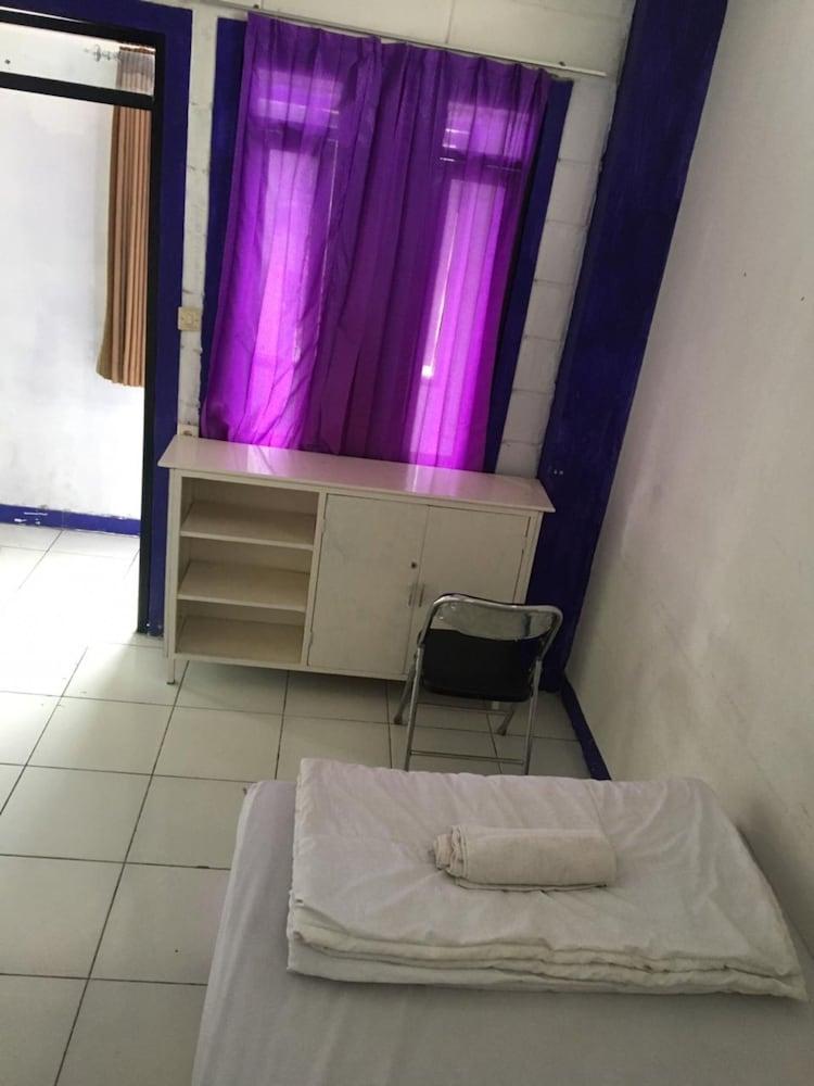 Caraka Hotel Batununggal