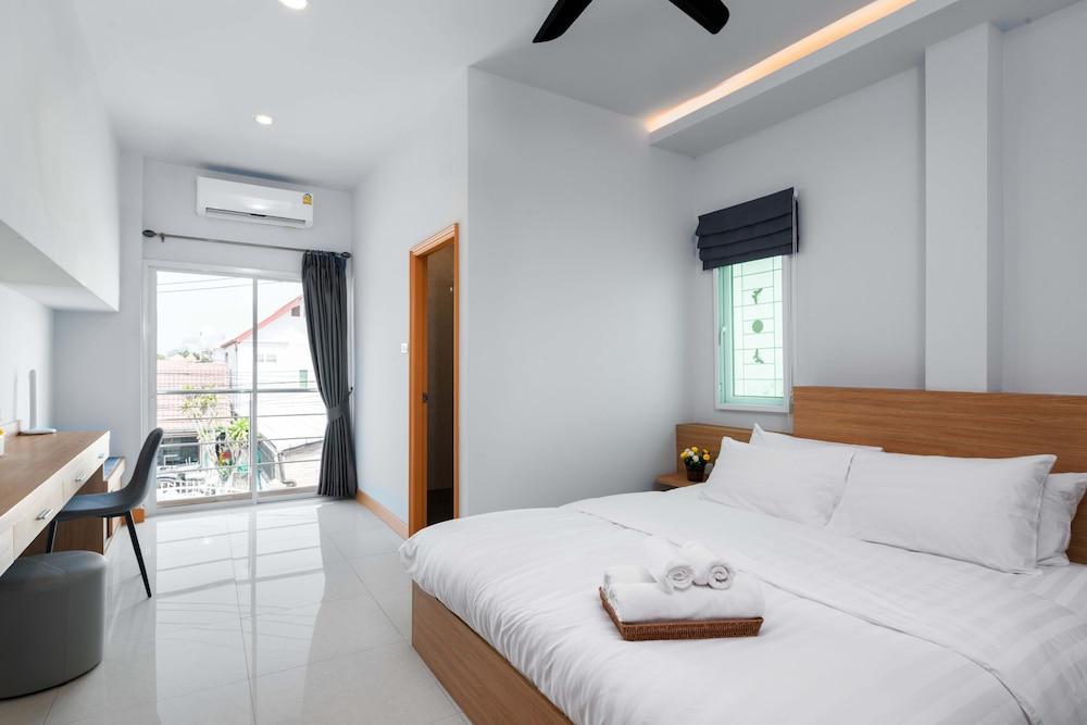 Luxury Pool Villa 6BR