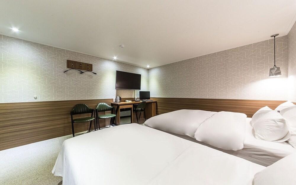 Sincheon Therese Hotel