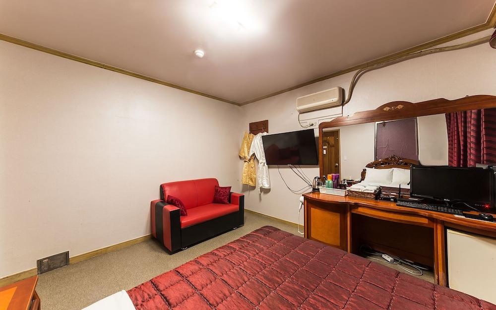Hwaseong Yedawon Motel