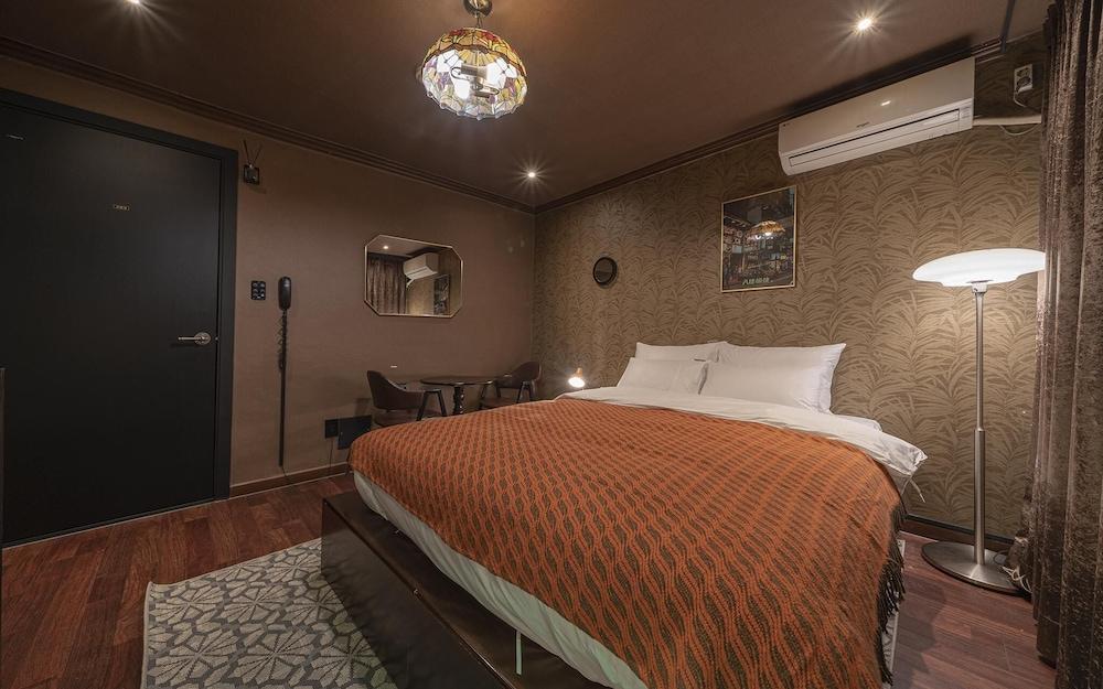 Cheonan The Lounge Hotel