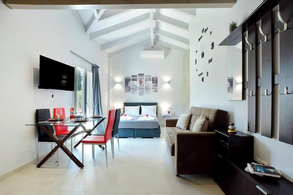 Villa Bratou Aqua in Stroggi