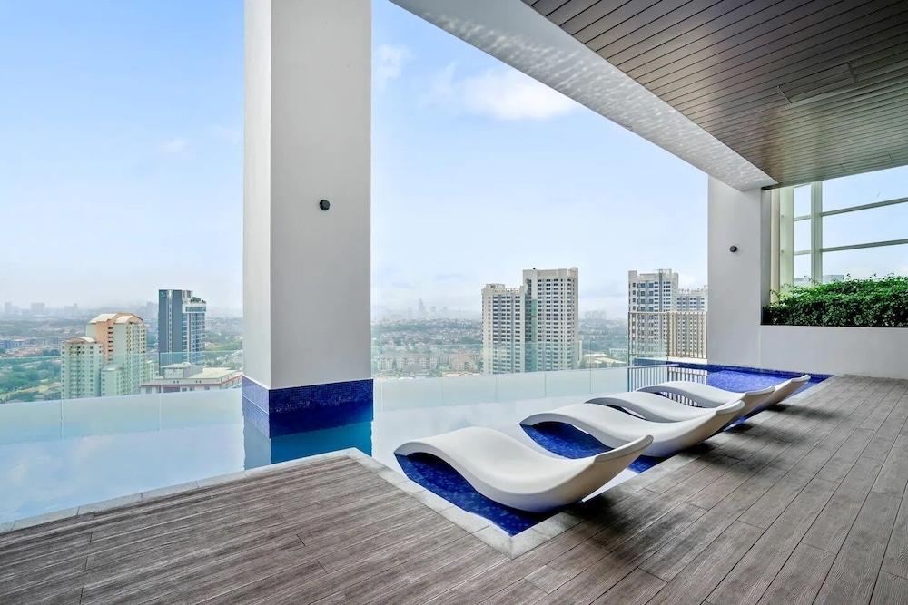 Deluxe2 Paradigm Mall