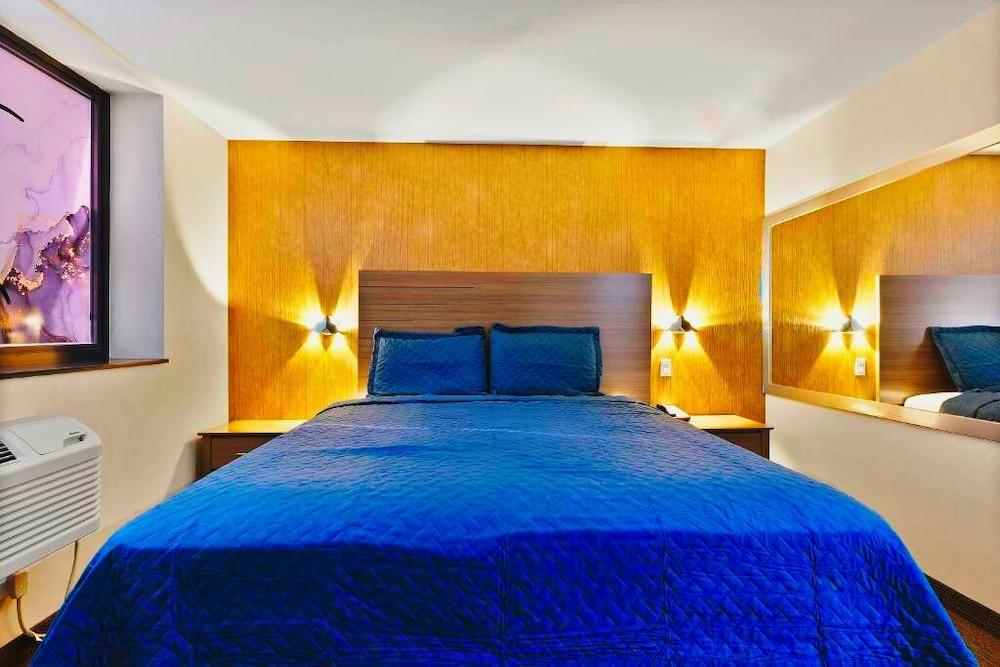 Casa Blanca Hotel Brooklyn