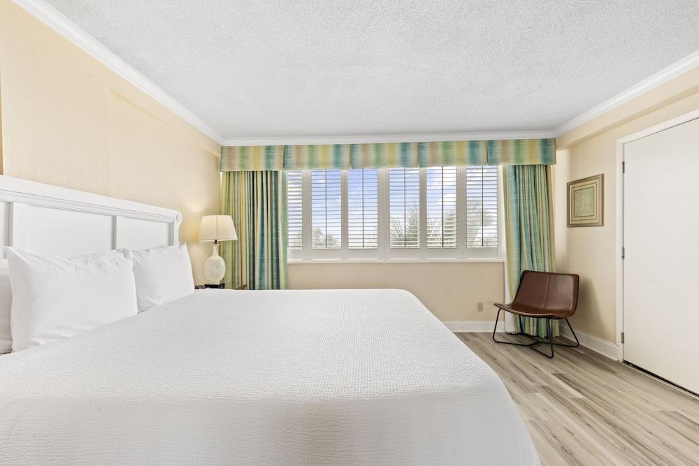 2BR Ocean View Condo w Private Balcony