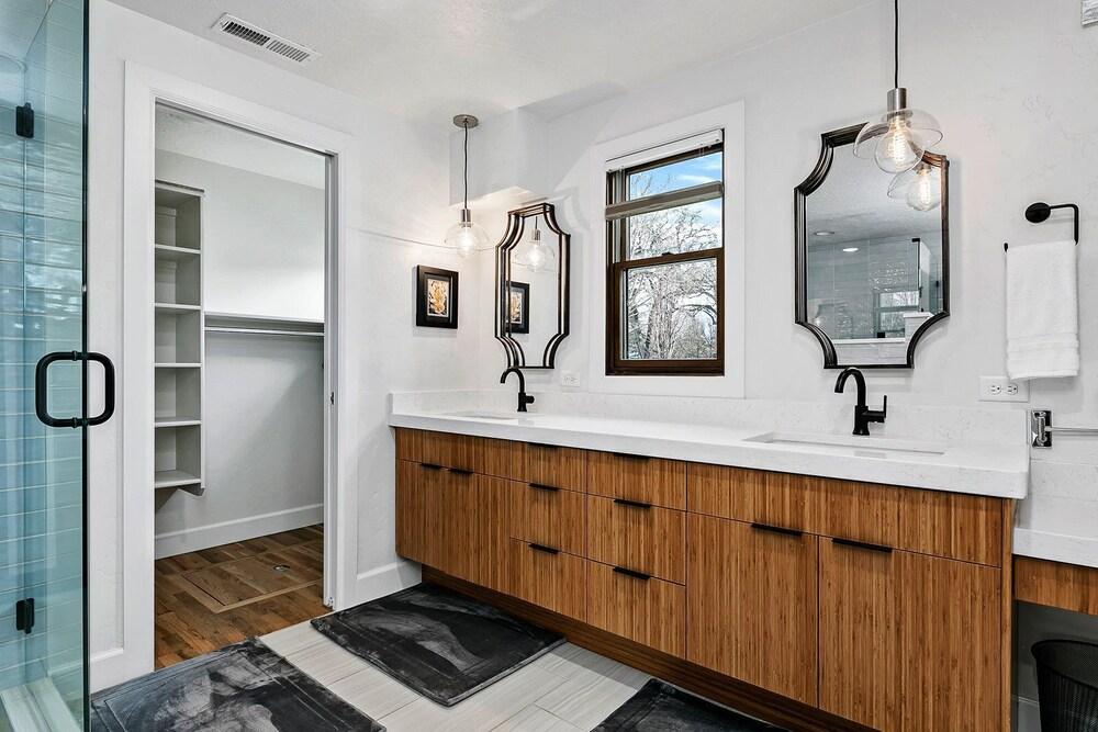 Spacious Custom Built Home in Boises North End