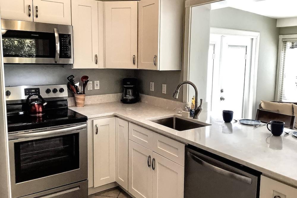 Peacock Bungalow - Right