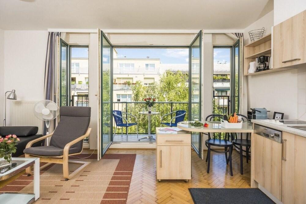 Ruhiges Apartment mit Balkon #r26