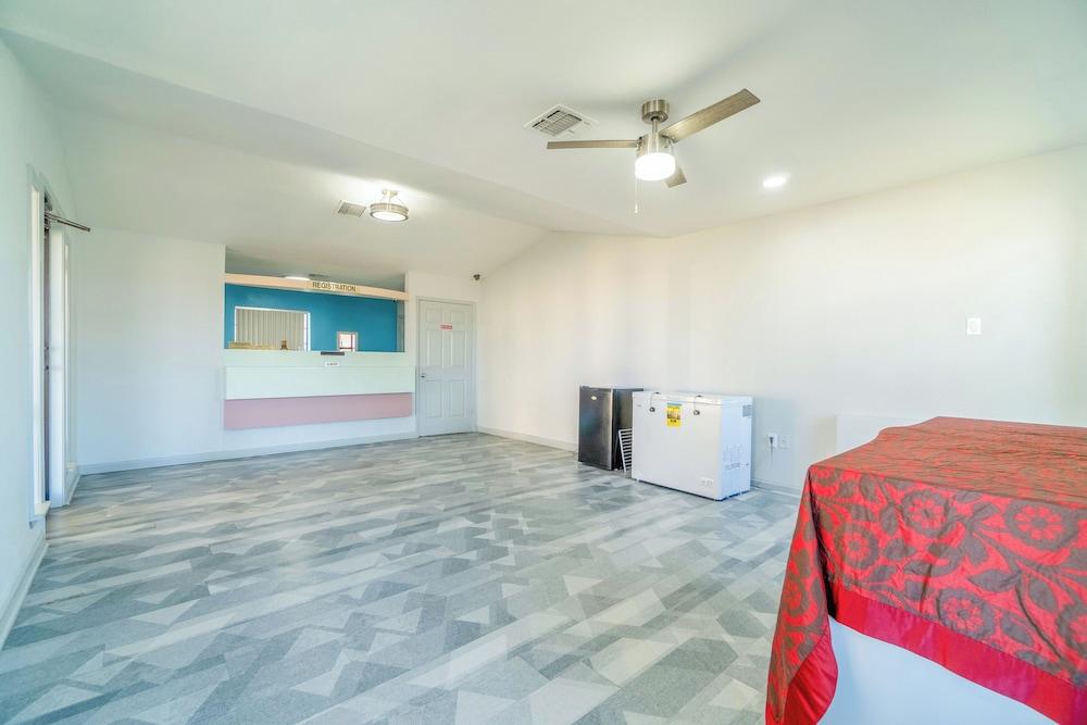 Pleasanton Executive Inn By OYO