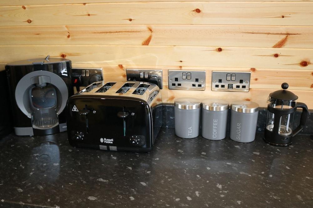 Glampods - 5 Berth Glamping Pod Elgin