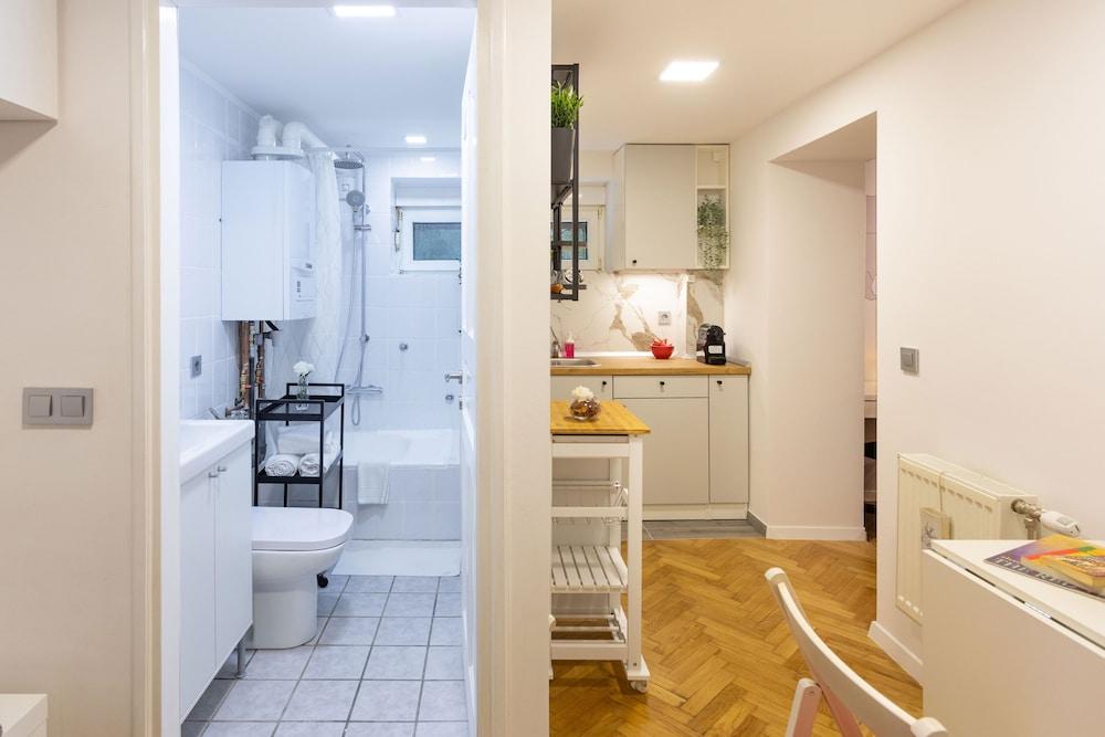 Modern Studio Near British Square