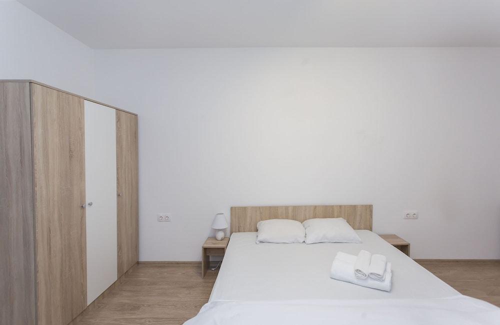 Bright 1bdr Apartment Near Center - Free Parking