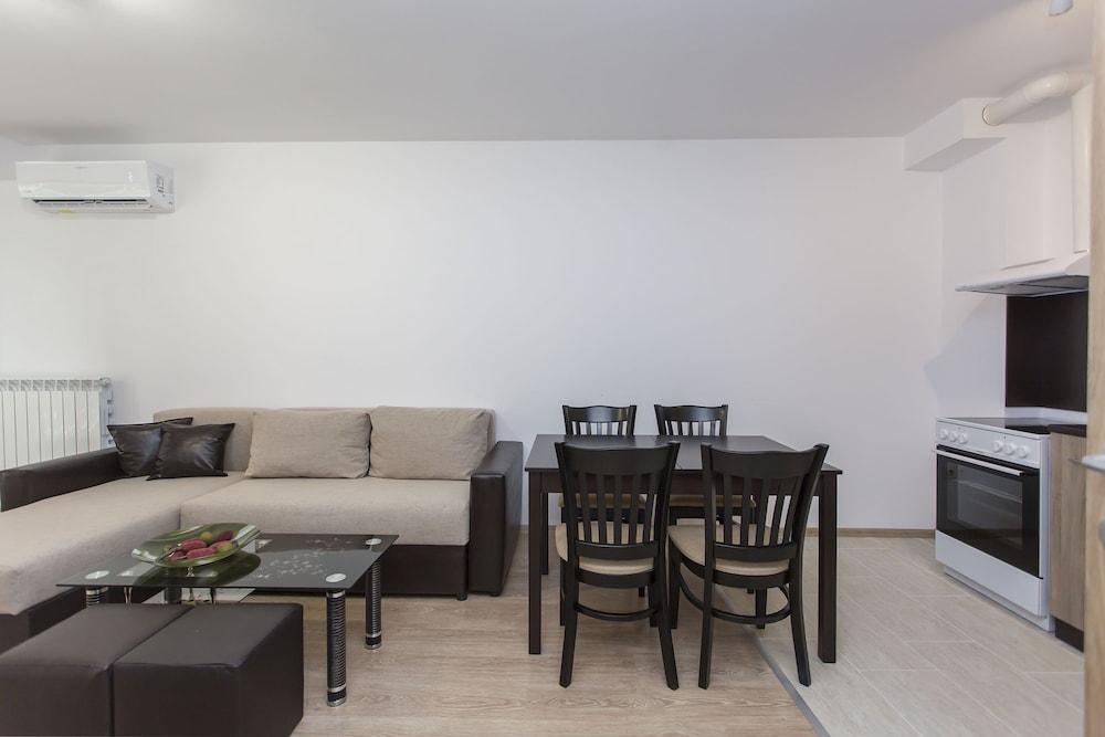 Modern 1bdr Apartment Near Center - Free Parking