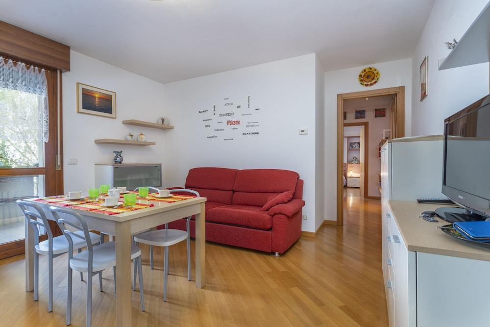 Ai Gelsomini-APT with Terrace & Parking