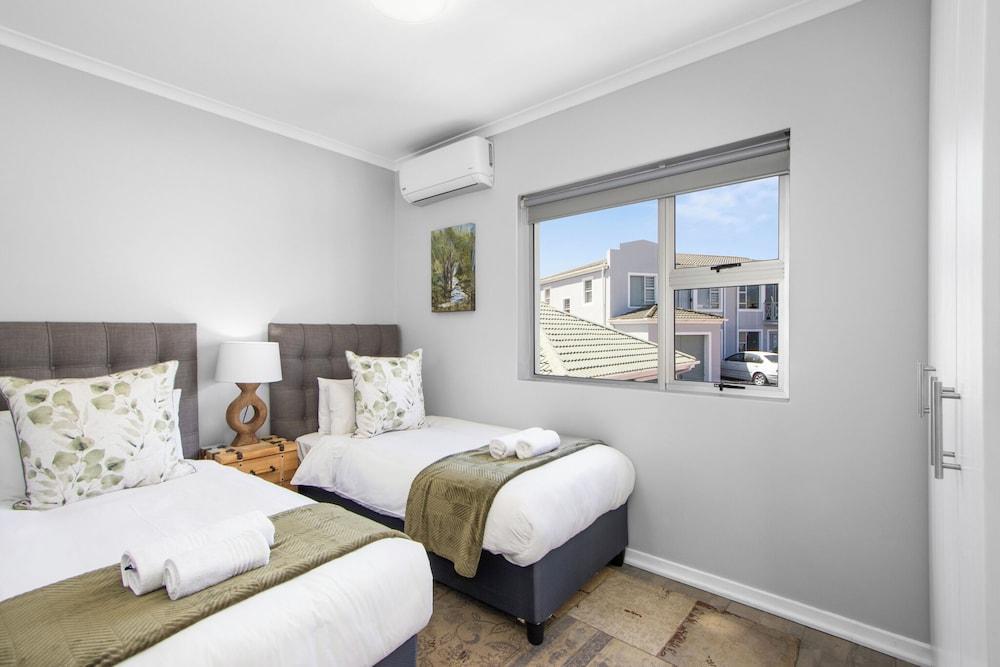 Big Bay Beach Club J32