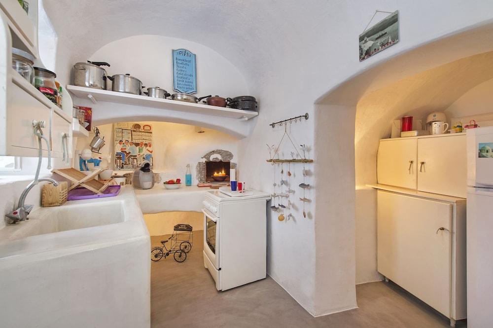 White Cave Private Villa