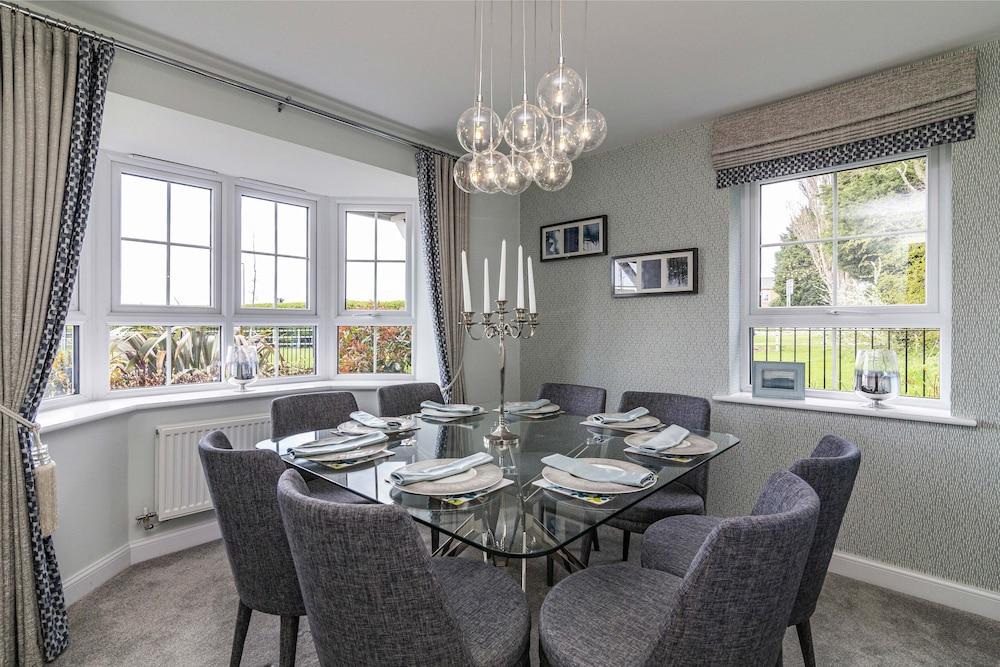 Spacious 4bed House in Derby with Garden