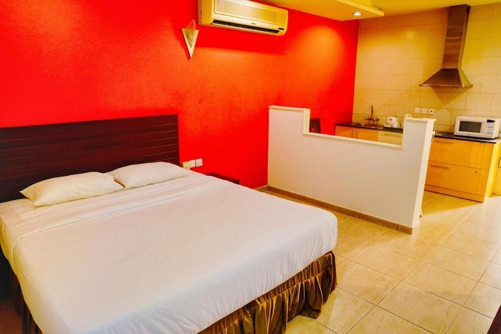 Johny International Hotel