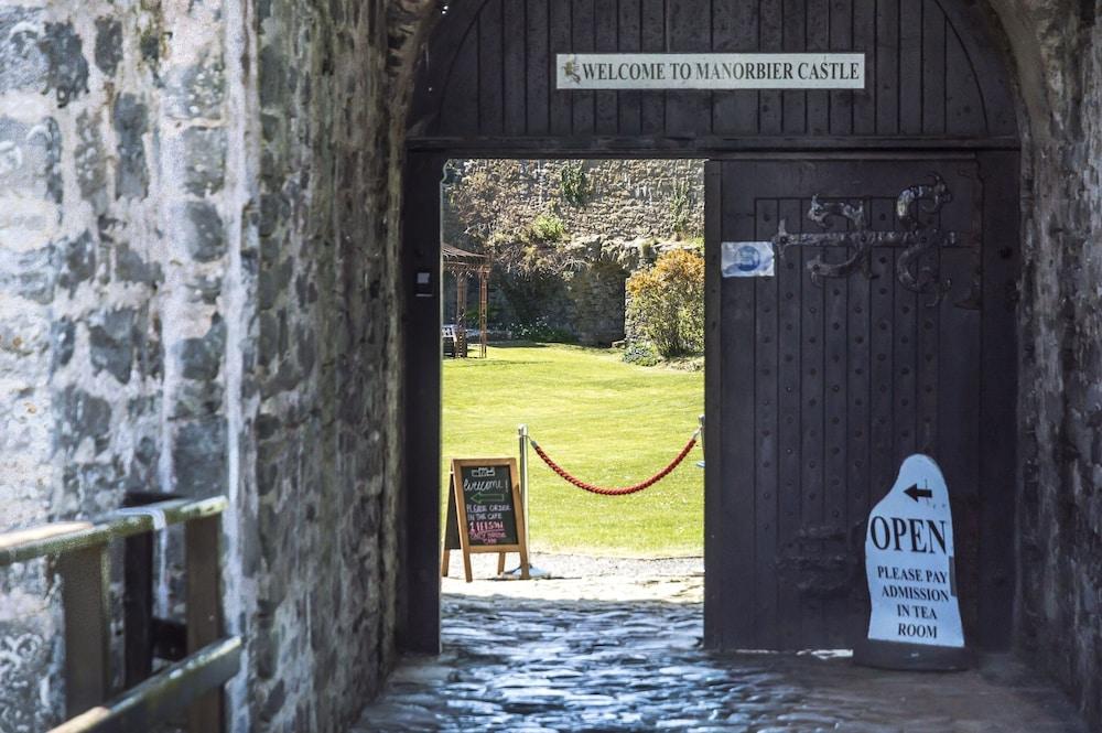 Castle House - 5 Bedroom - Manorbier