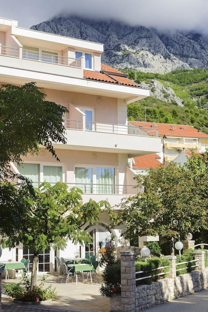 Room-delightfull Room for 2