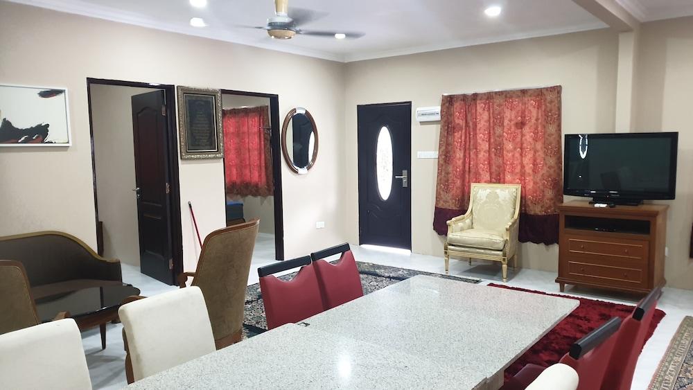 4 Bedroom Bungalow With Private Pool