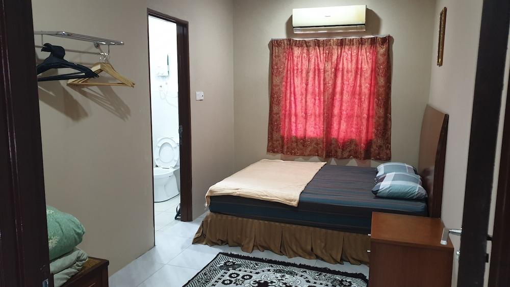 4 Bedroom Bungalow With Private Pool