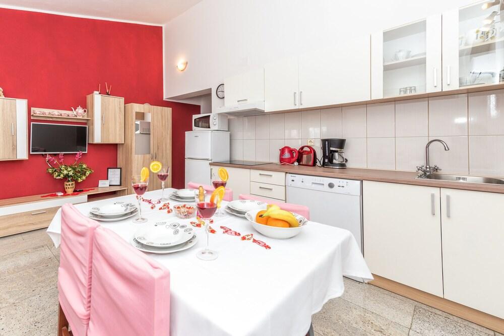 Cherry Apartment With Sea View