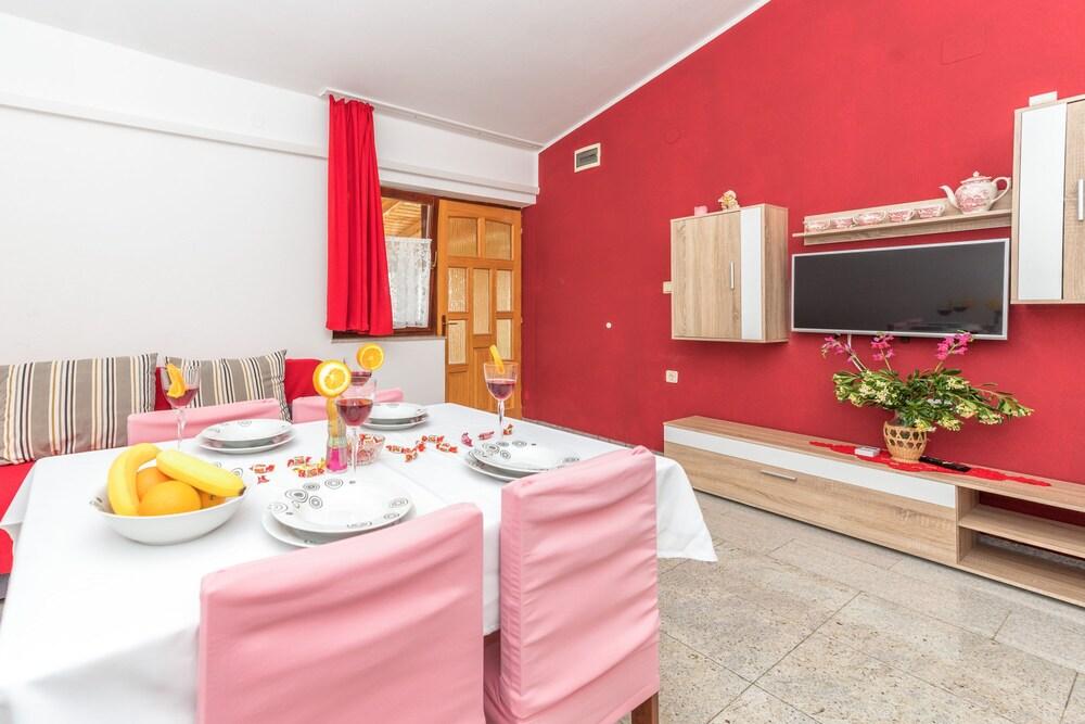 Cherry Apartment With Sea View