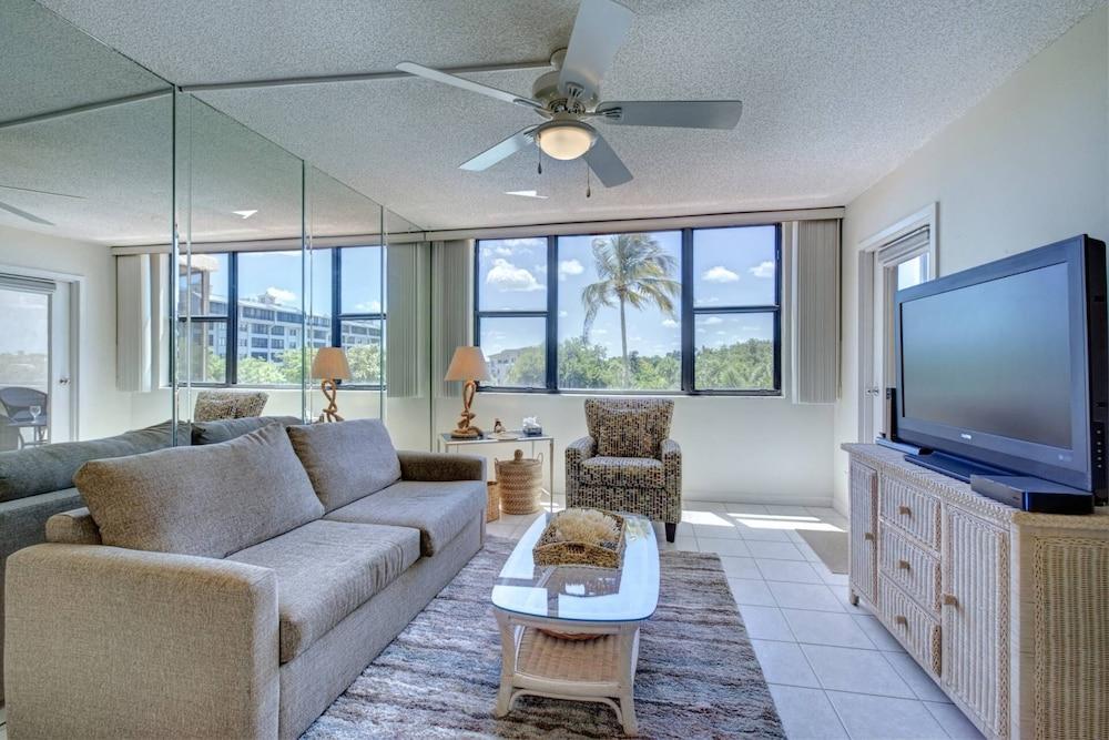 Harbor Towers 3rd Fl 1 Bedroom Pool View