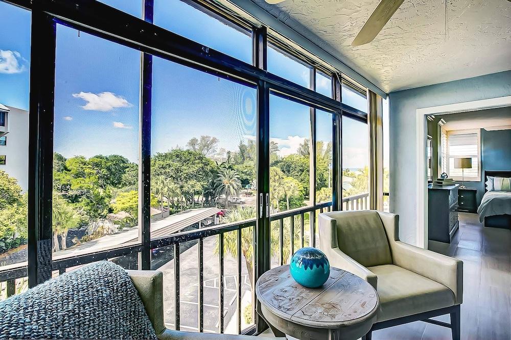 Harbor Towers 4th Fl Modern 3BR With Den