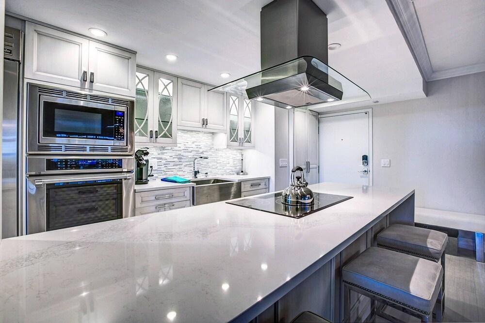 Harbor Towers 4th Fl Modern 3BR With Den